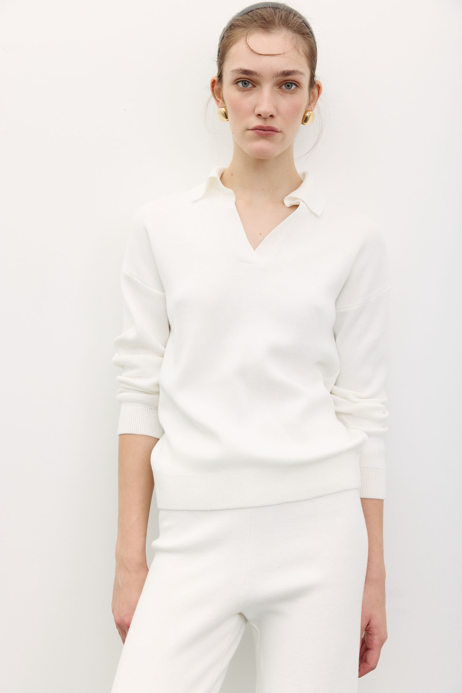 Трикотажний джемпер поло молочний TLA_00003489, фото 1 Трикотажний джемпер поло молочний TLA_00003489, фото 1 - в интернет магазине KAPSULA