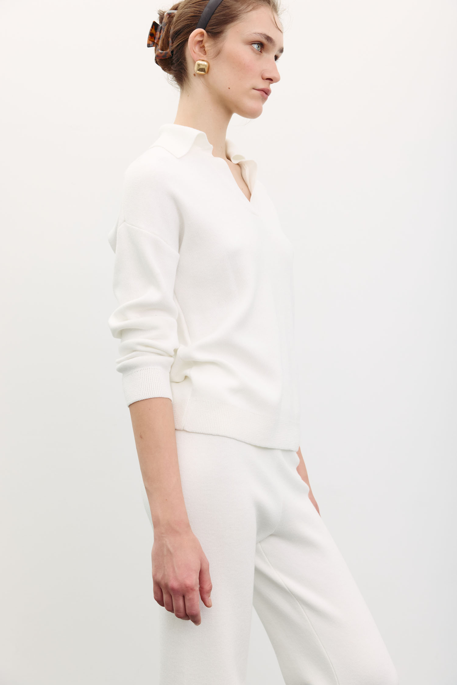 Трикотажний джемпер поло молочний TLA_00003489, фото 1 Трикотажний джемпер поло молочний TLA_00003489, фото 1 - в интернет магазине KAPSULA