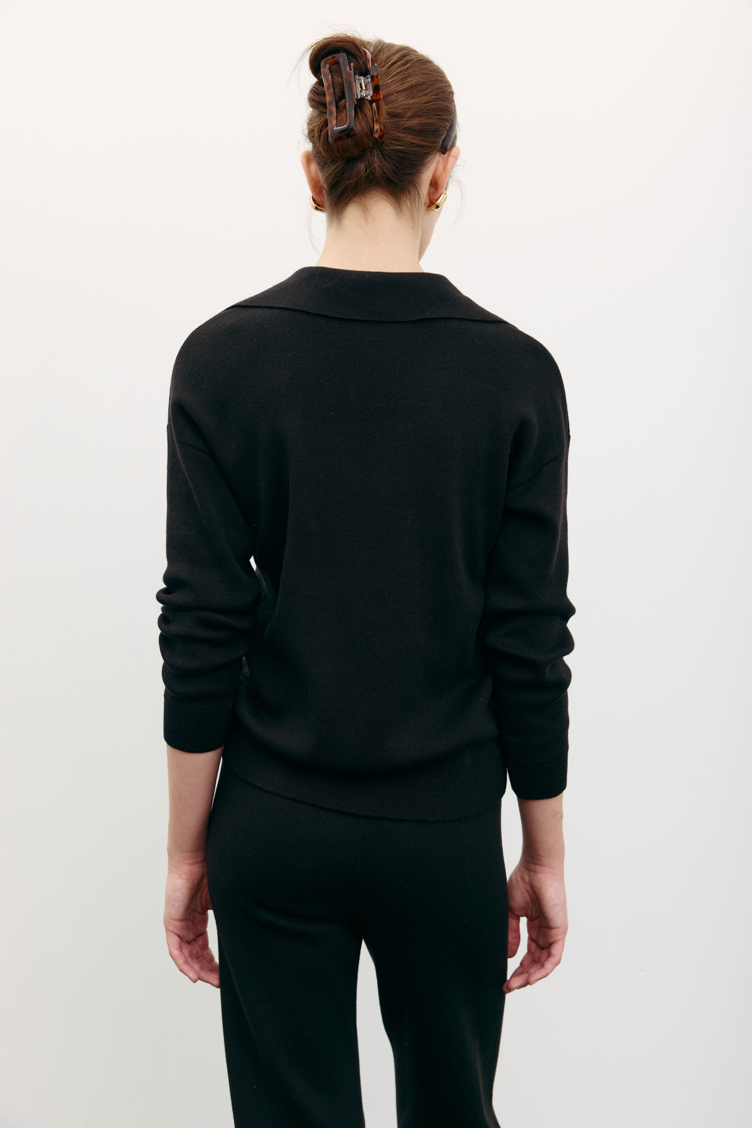 Трикотажний джемпер поло чорний TLA_00003490, фото 1 Трикотажний джемпер поло чорний TLA_00003490, фото 1 - в интернет магазине KAPSULA