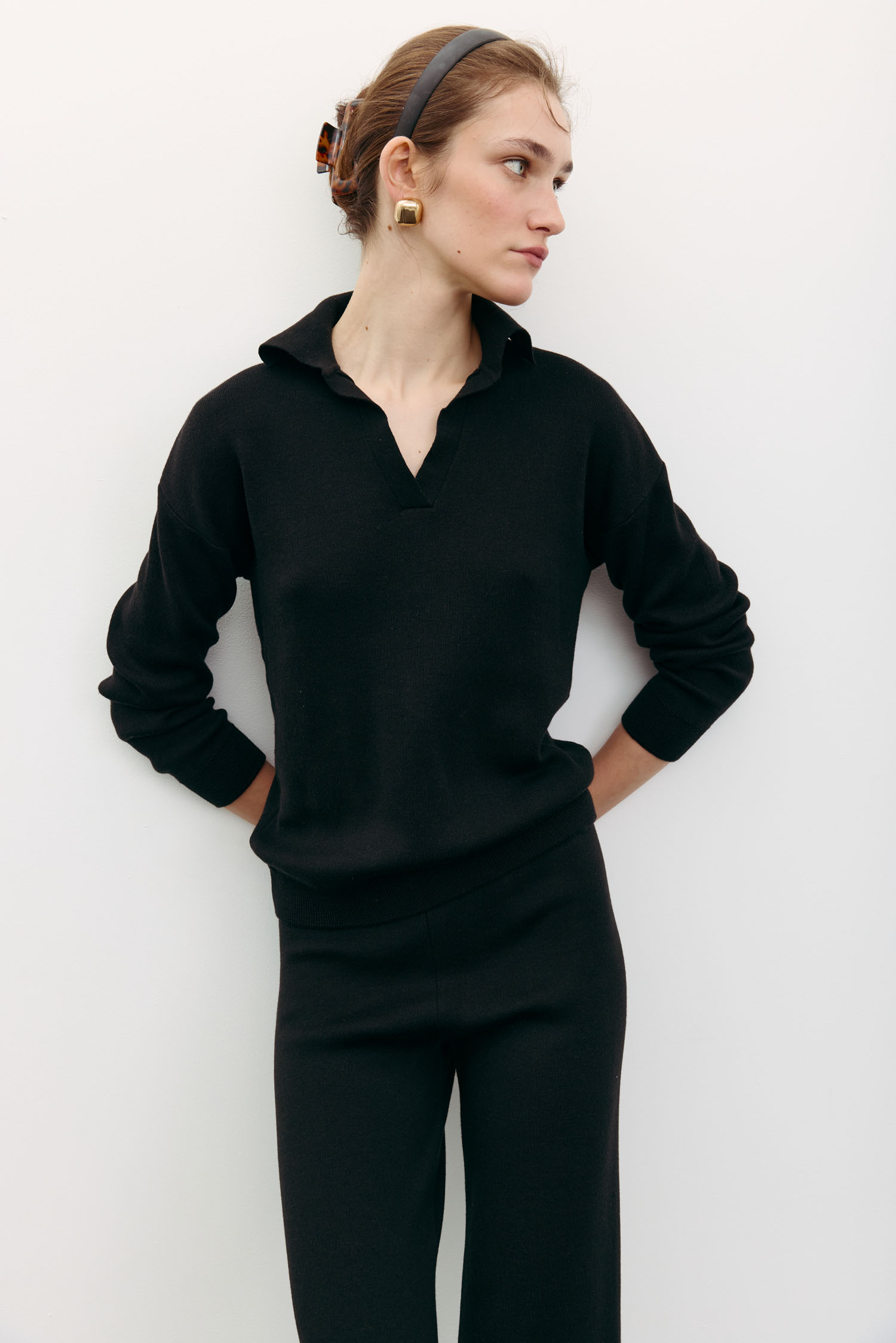 Трикотажний джемпер поло чорний TLA_00003490, фото 1 Трикотажний джемпер поло чорний TLA_00003490, фото 1 - в интернет магазине KAPSULA