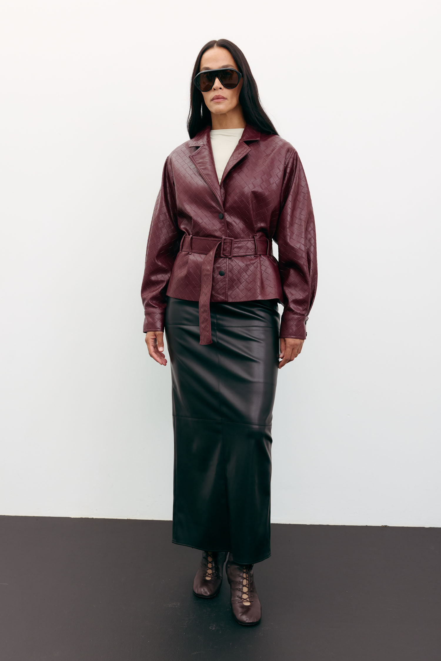 Куртка з фактурної еко-шкіри з поясом бордова TLA_00003491, фото 1 Куртка з фактурної еко-шкіри з поясом бордова TLA_00003491, фото 1 - в интернет магазине KAPSULA