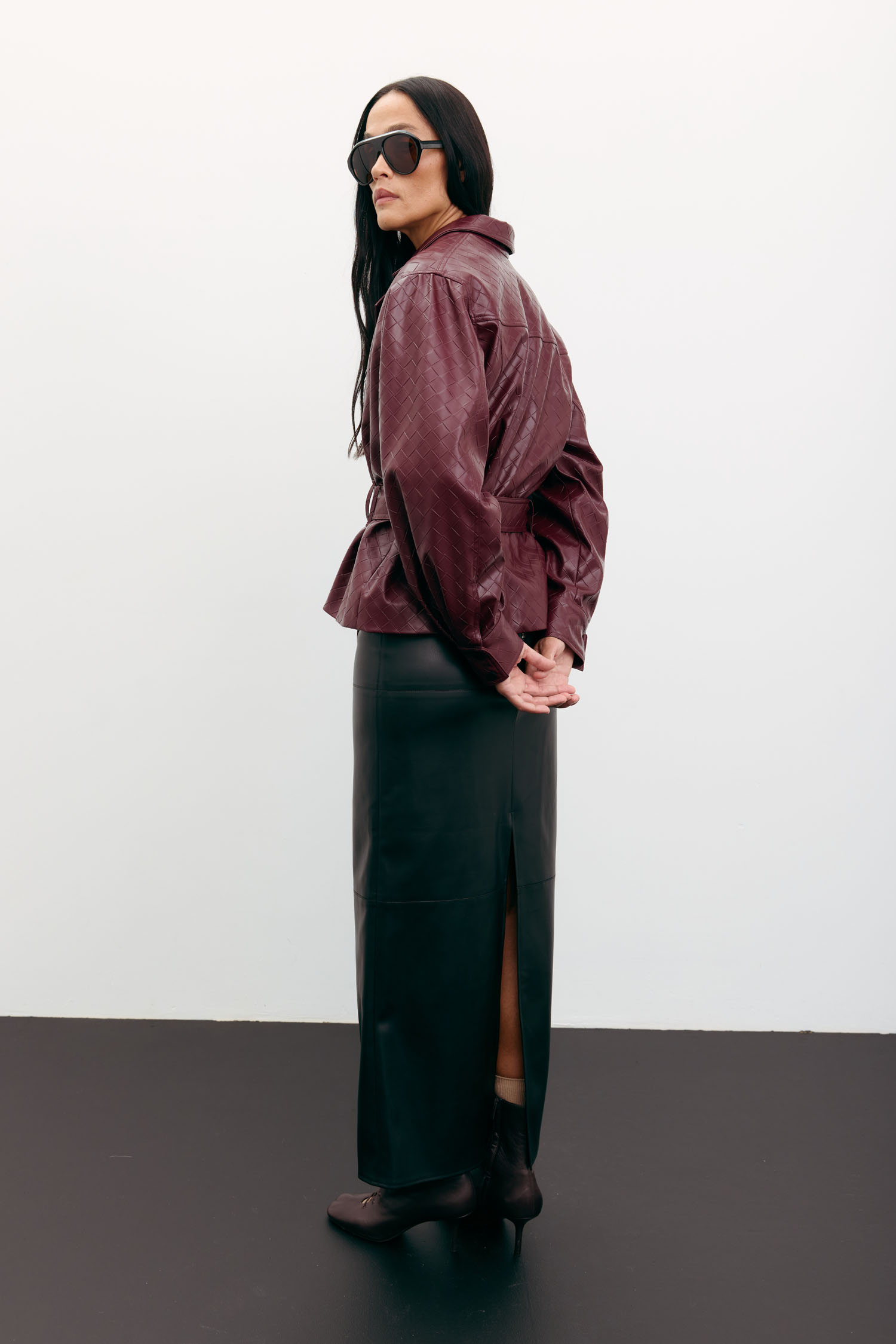 Куртка з фактурної еко-шкіри з поясом бордова TLA_00003491, фото 1 Куртка з фактурної еко-шкіри з поясом бордова TLA_00003491, фото 1 - в интернет магазине KAPSULA