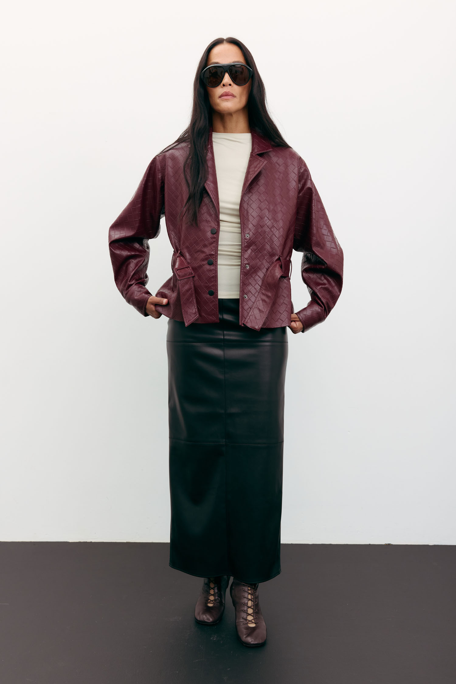 Куртка з фактурної еко-шкіри з поясом бордова TLA_00003491, фото 1 Куртка з фактурної еко-шкіри з поясом бордова TLA_00003491, фото 1 - в интернет магазине KAPSULA