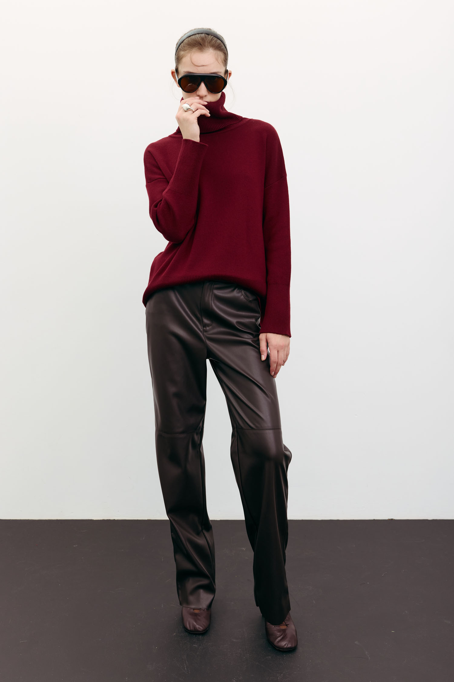 Трикотажний светр з об'ємною горловиною бордовий TLA_00003499, фото 1 Трикотажний светр з об'ємною горловиною бордовий TLA_00003499, фото 1 - в интернет магазине KAPSULA