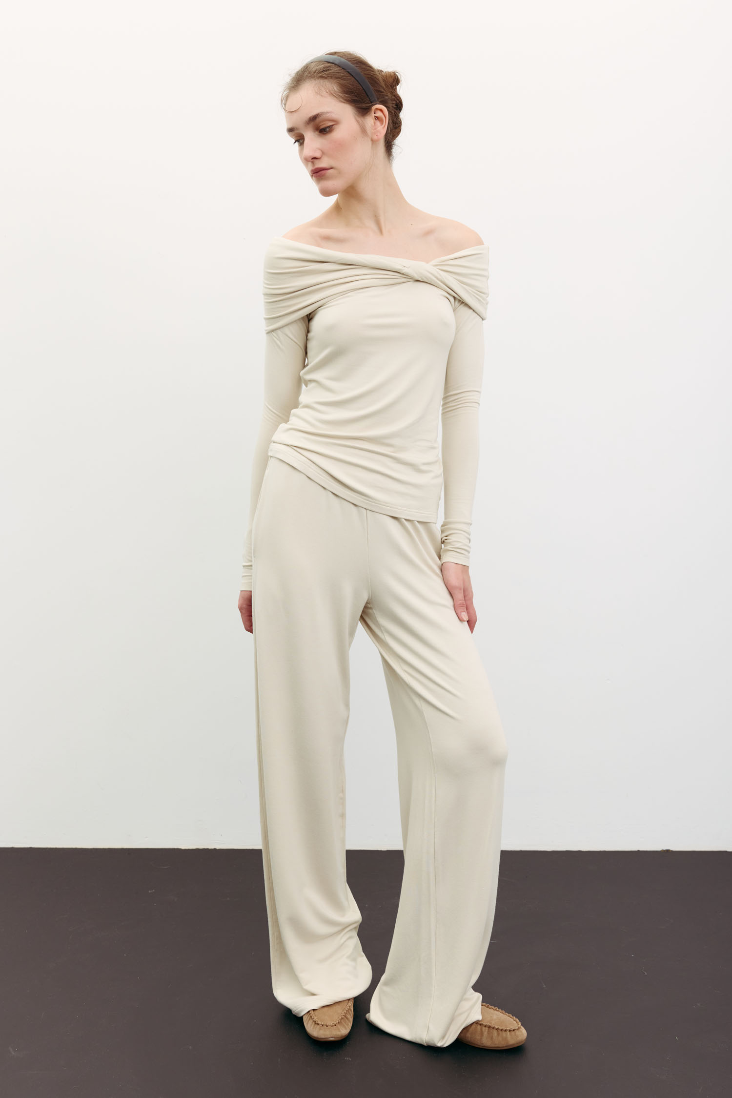 Лонгслів з відкритими плечима айворі TLA_00003504, фото 1 Лонгслів з відкритими плечима айворі TLA_00003504, фото 1 - в интернет магазине KAPSULA