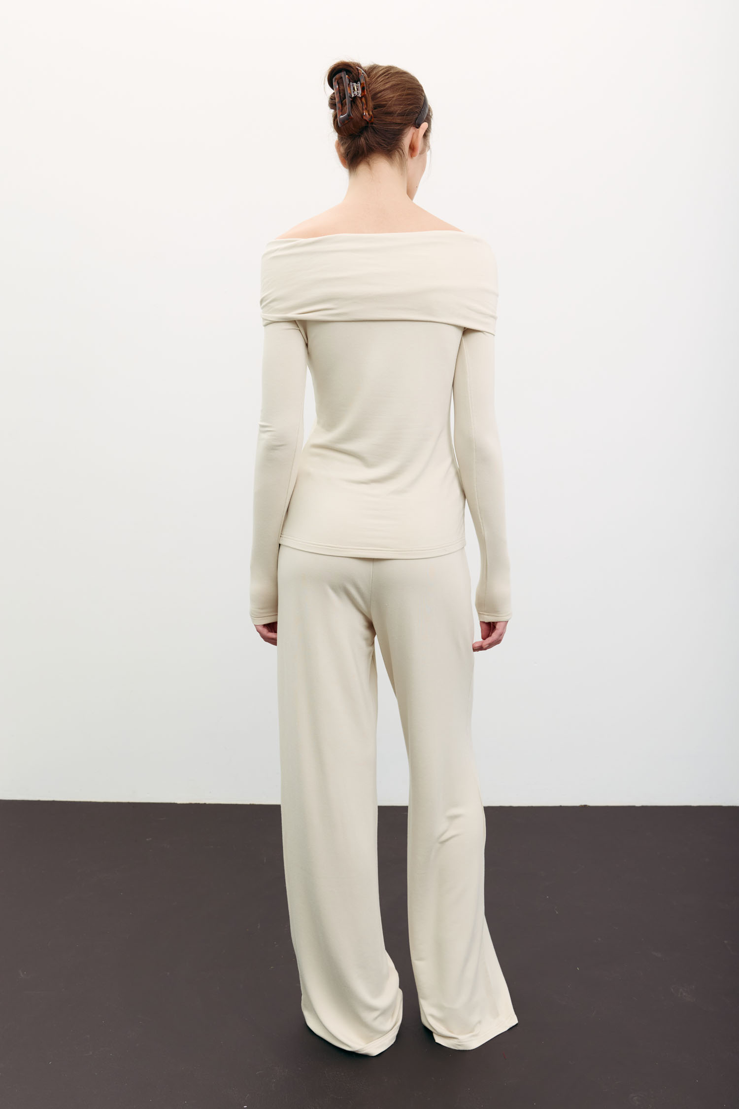 Брюки трикотажні вільного крою айворі TLA_00003505, фото 1 Брюки трикотажні вільного крою айворі TLA_00003505, фото 1 - в интернет магазине KAPSULA