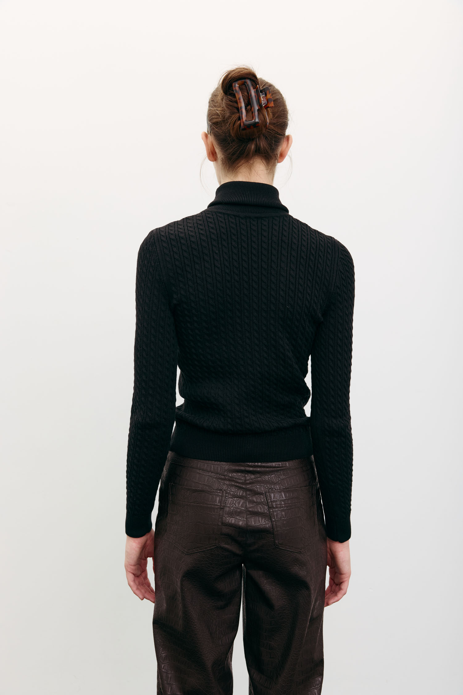 Водолазка з фактурним візерунком чорна TLA_00003508, фото 1 Водолазка з фактурним візерунком чорна TLA_00003508, фото 1 - в интернет магазине KAPSULA