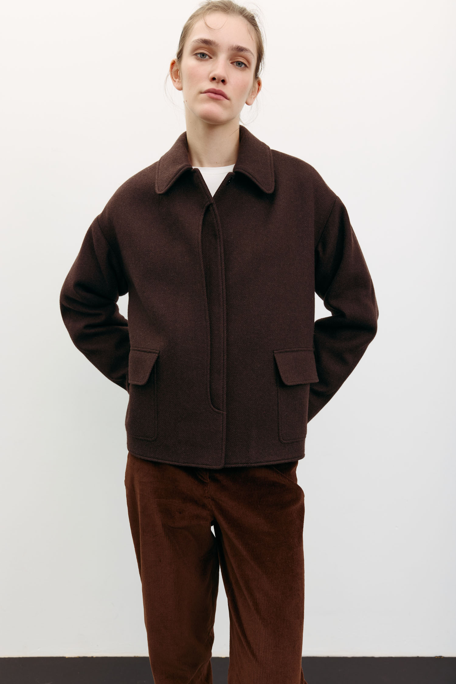 Пальто вовняне вкорочене з накладними кишенями шоколадне TLA_00003531, фото 1 Пальто вовняне вкорочене з накладними кишенями шоколадне TLA_00003531, фото 1 - в интернет магазине KAPSULA