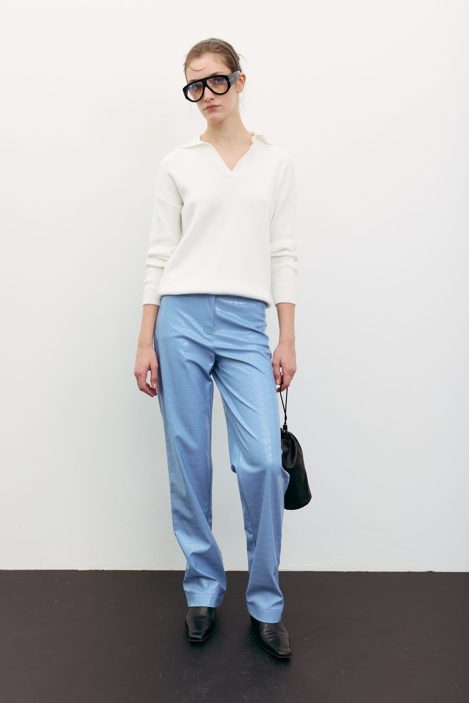 Брюки прямі з фактурної еко-шкіри блакитні TLA_00003537, фото 1 Брюки прямі з фактурної еко-шкіри блакитні TLA_00003537, фото 1 - в интернет магазине KAPSULA