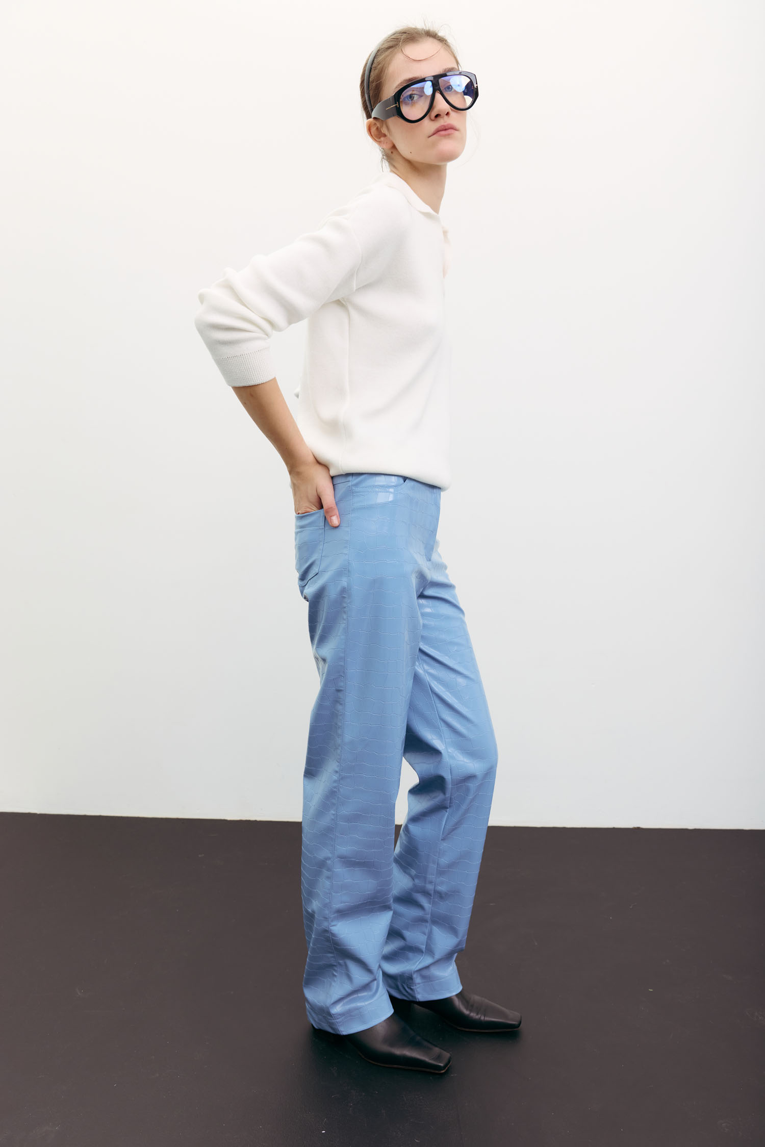 Брюки прямі з фактурної еко-шкіри блакитні TLA_00003537, фото 1 Брюки прямі з фактурної еко-шкіри блакитні TLA_00003537, фото 1 - в интернет магазине KAPSULA