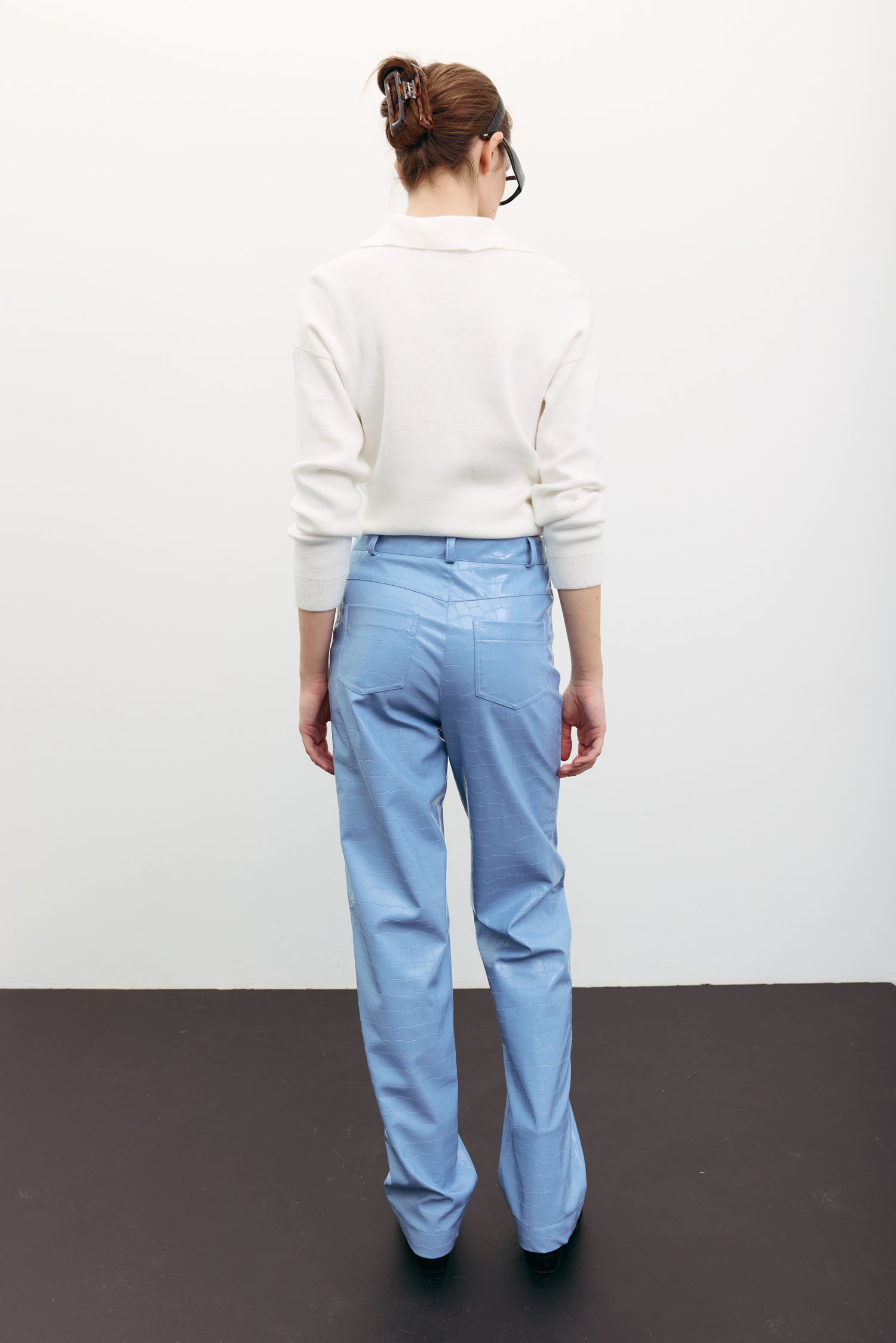 Брюки прямі з фактурної еко-шкіри блакитні TLA_00003537, фото 1 Брюки прямі з фактурної еко-шкіри блакитні TLA_00003537, фото 1 - в интернет магазине KAPSULA