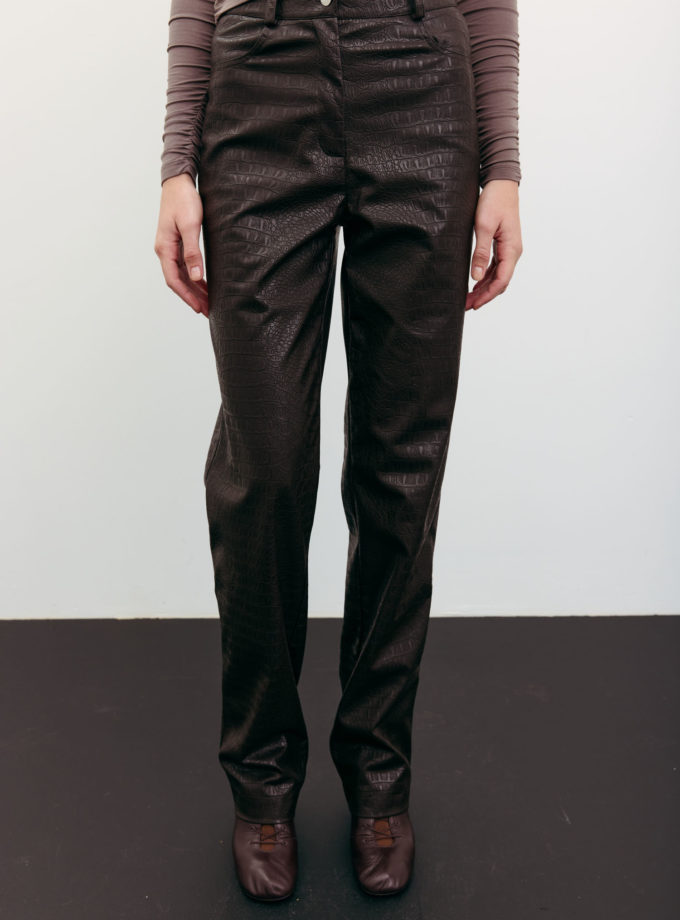Брюки прямі з фактурної еко-шкіри шоколадні TLA_00003538, фото 1 - в интернет магазине KAPSULA