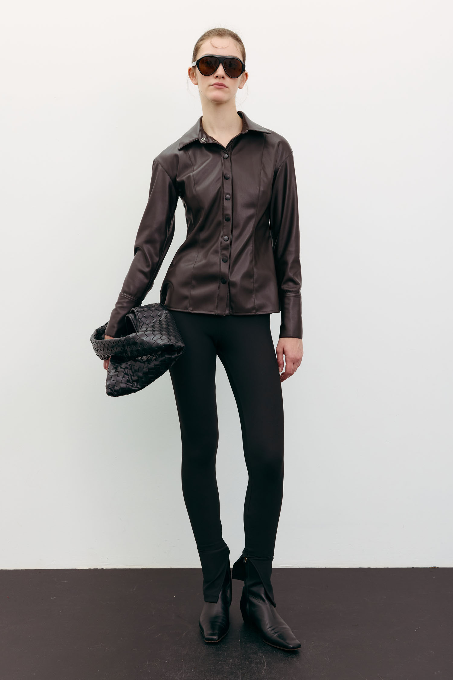 Сорочка з еко-шкіри приталена шоколадна TLA_00003541, фото 1 Сорочка з еко-шкіри приталена шоколадна TLA_00003541, фото 1 - в интернет магазине KAPSULA