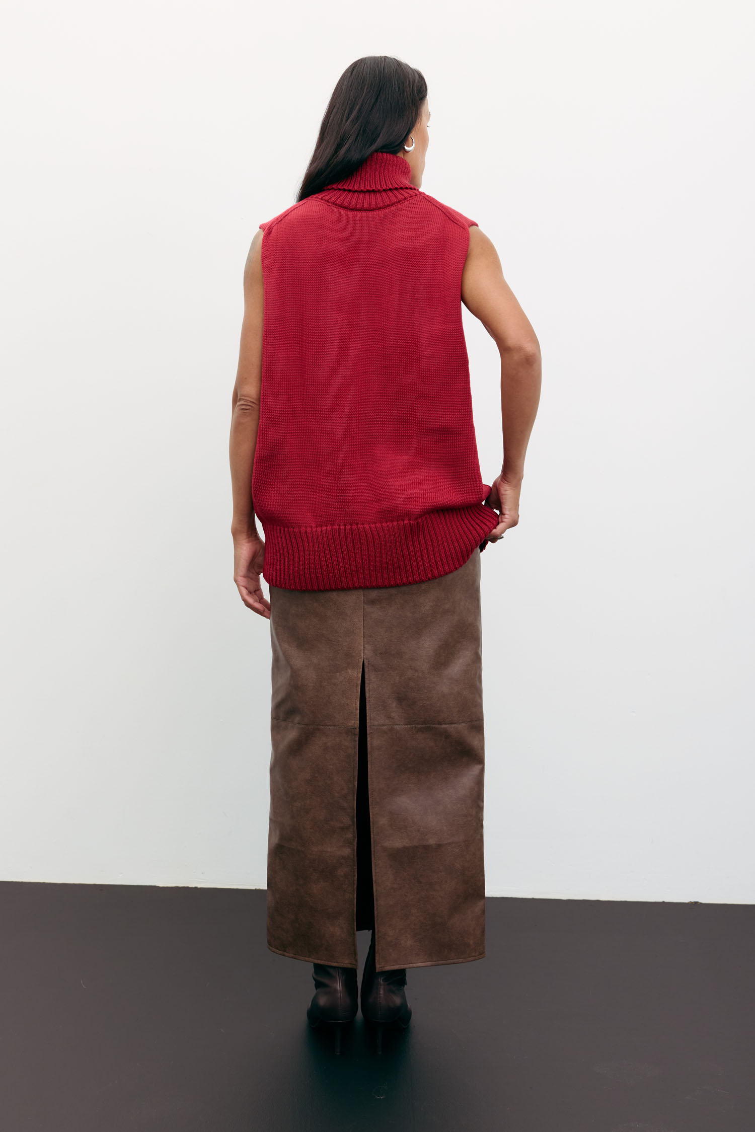 Жилет з напіввовни червоний TLA_00003557, фото 1 Жилет з напіввовни червоний TLA_00003557, фото 1 - в интернет магазине KAPSULA