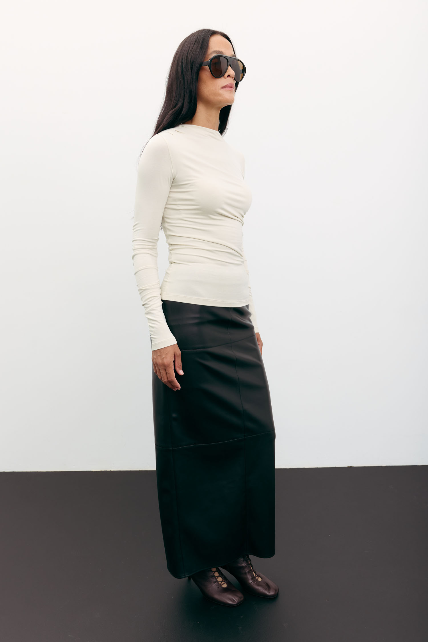 Спідниця максі з розрізом з еко-шкіри чорна TLA_00003561, фото 1 Спідниця максі з розрізом з еко-шкіри чорна TLA_00003561, фото 1 - в интернет магазине KAPSULA