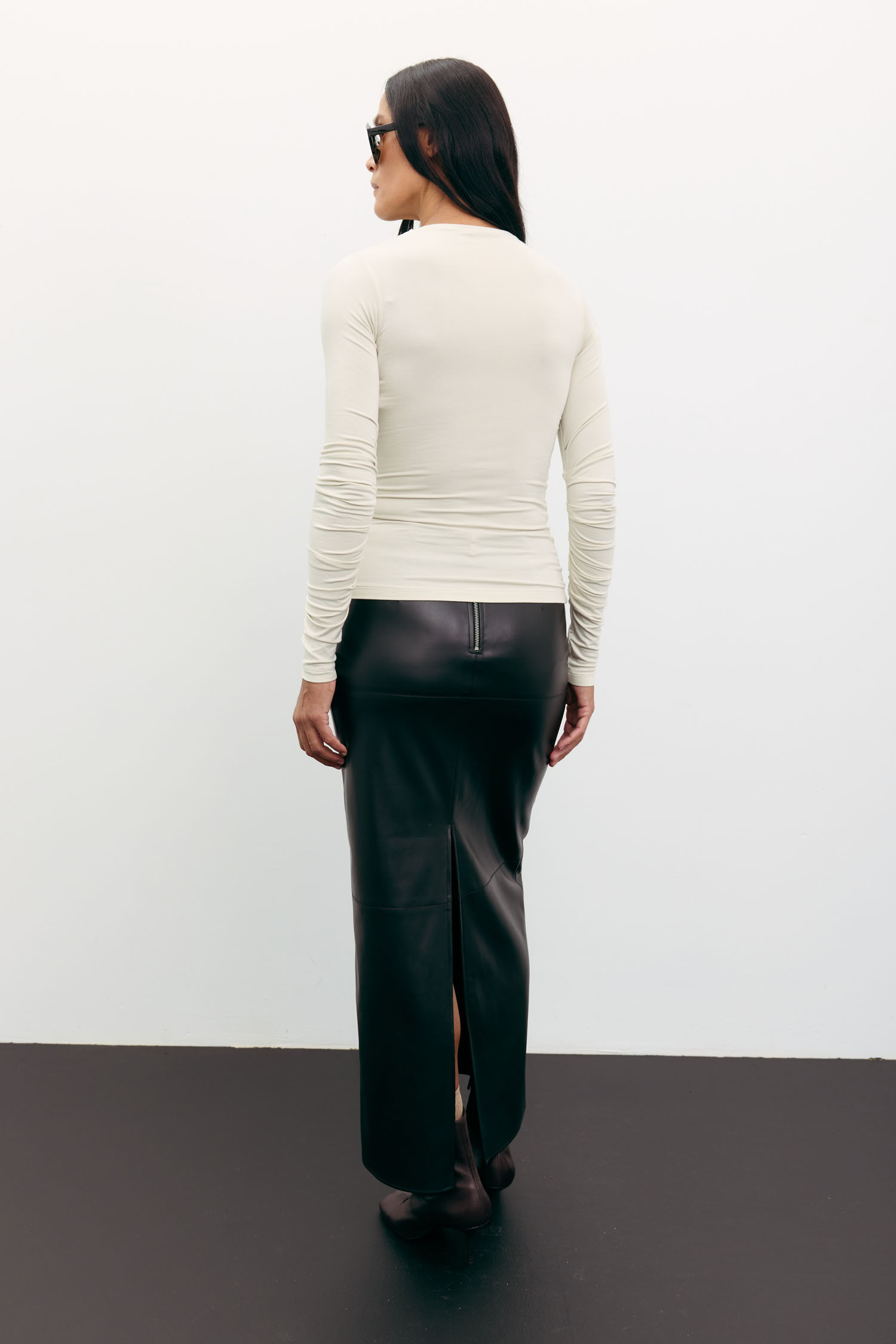 Спідниця максі з розрізом з еко-шкіри чорна TLA_00003561, фото 1 Спідниця максі з розрізом з еко-шкіри чорна TLA_00003561, фото 1 - в интернет магазине KAPSULA