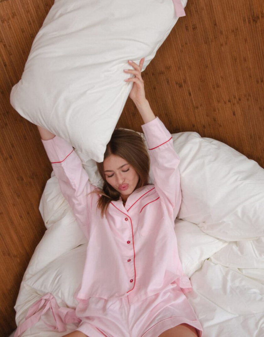 Сатинова піжама рожевого кольору з червоним кантом BEDCLZ_15690-3-1-1-3-5-1-2-1-1, фото 1 - в интернет магазине KAPSULA