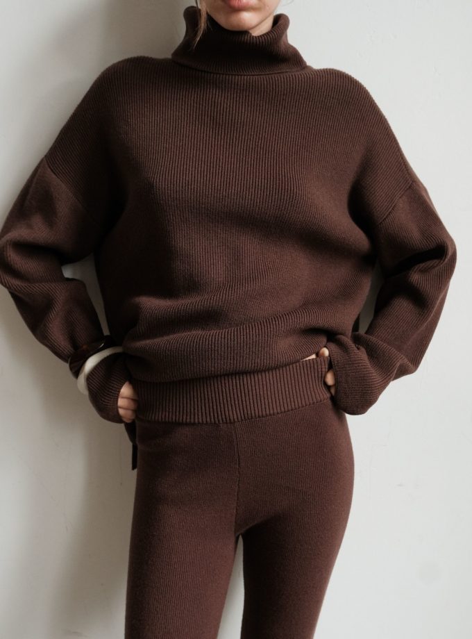 Светр трикотажний прямого крою з горловиною шоколадний TLA_00003612, фото 1 - в интернет магазине KAPSULA