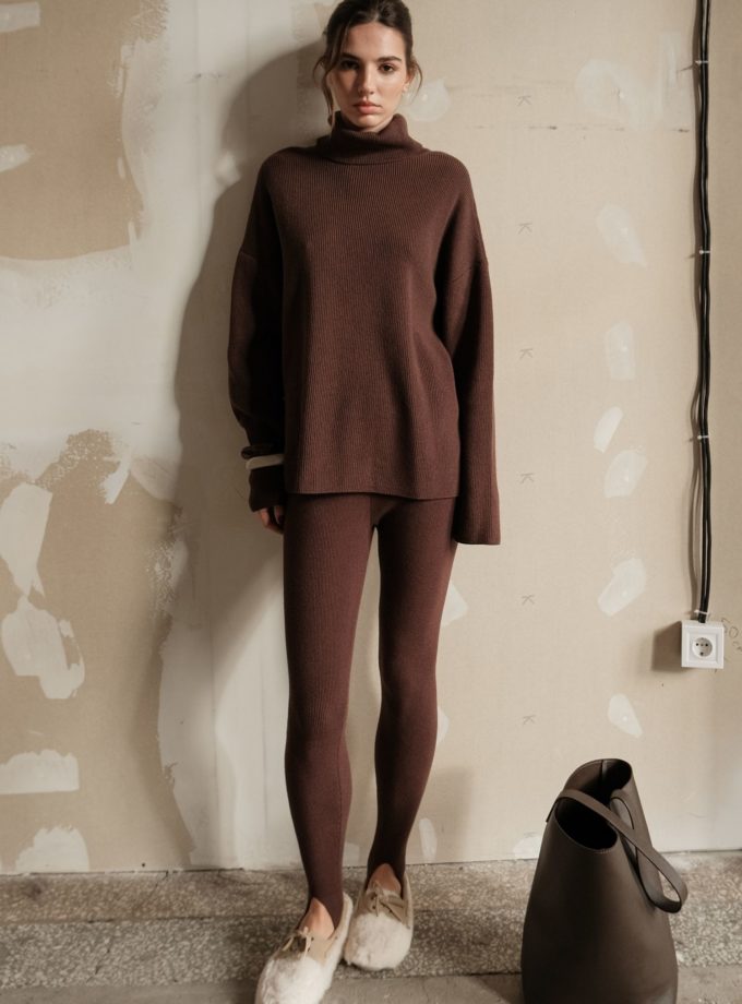Светр трикотажний прямого крою з горловиною шоколадний TLA_00003612, фото 1 - в интернет магазине KAPSULA