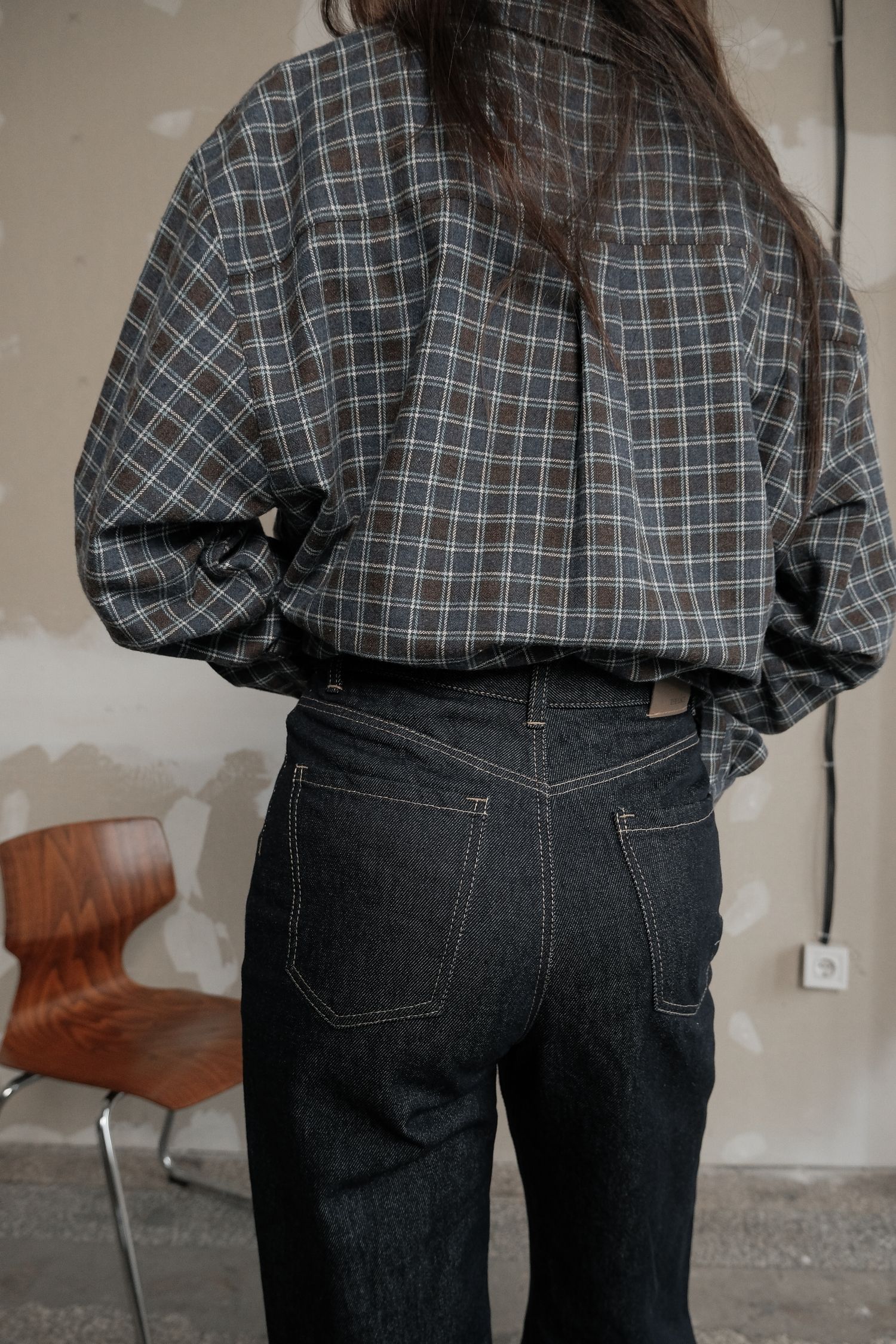 Сорочка з накладною кишенею в синю клітинку шоколадна TLA_00003634, фото 1 Сорочка з накладною кишенею в синю клітинку шоколадна TLA_00003634, фото 1 - в интернет магазине KAPSULA