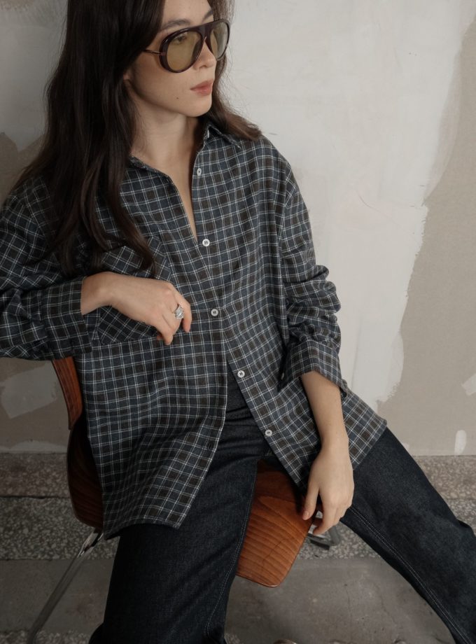 Сорочка з накладною кишенею в синю клітинку шоколадна TLA_00003634, фото 1 Сорочка з накладною кишенею в синю клітинку шоколадна TLA_00003634, фото 1 - в интернет магазине KAPSULA