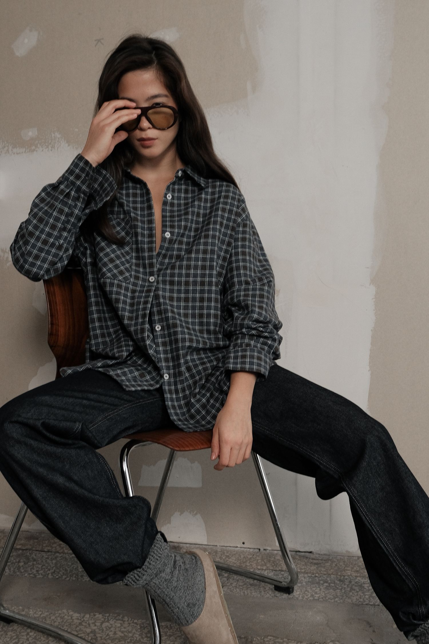 Сорочка з накладною кишенею в синю клітинку шоколадна TLA_00003634, фото 1 Сорочка з накладною кишенею в синю клітинку шоколадна TLA_00003634, фото 1 - в интернет магазине KAPSULA