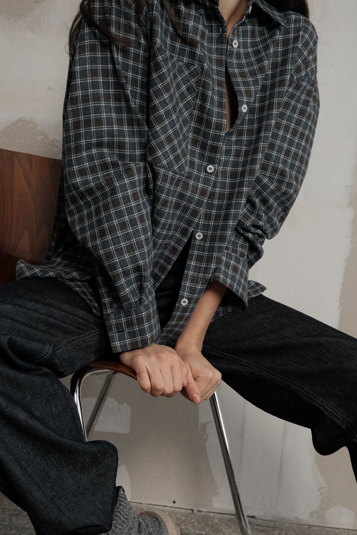 Сорочка з накладною кишенею в синю клітинку шоколадна TLA_00003634, фото 1 Сорочка з накладною кишенею в синю клітинку шоколадна TLA_00003634, фото 1 - в интернет магазине KAPSULA