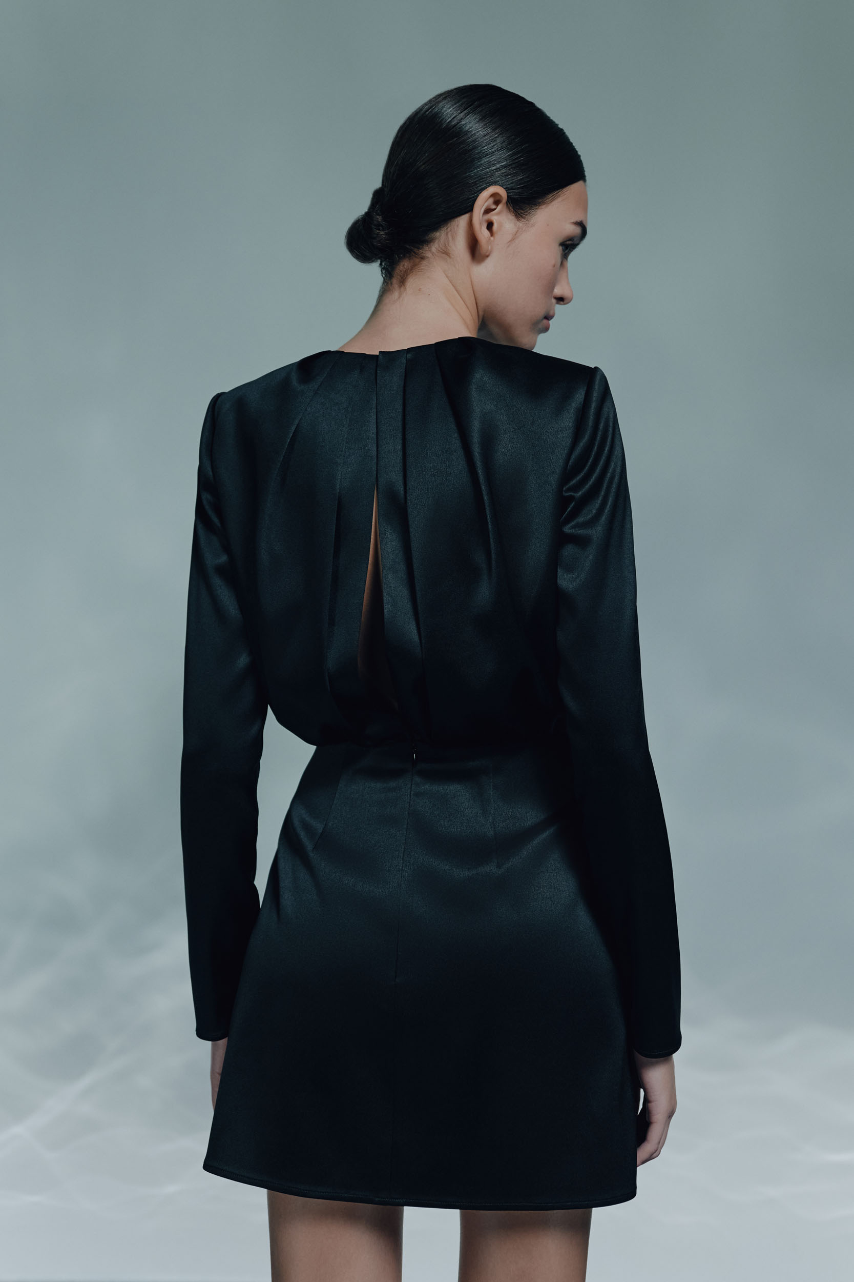 0069145-7 Сукня міні сатинова з вирізом на спині THE LACE (TLA_0069145) - фото 7